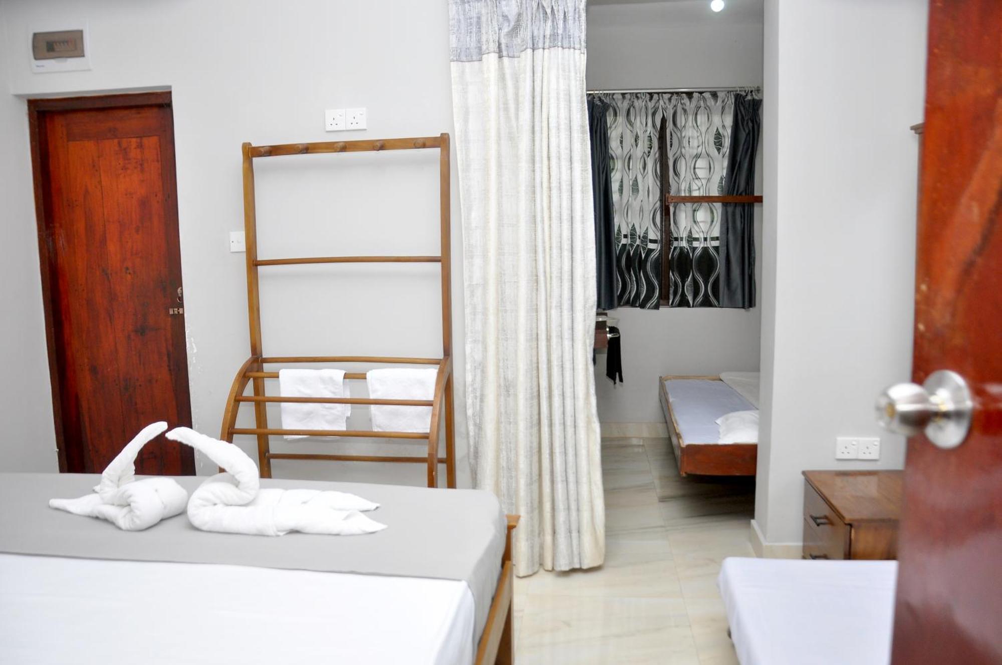 Golden Shower Inn 캔디 외부 사진